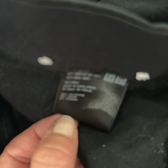 Uniglo Black chino pants - Picture 3 of 5